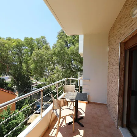 Hotel Erjuma 3*